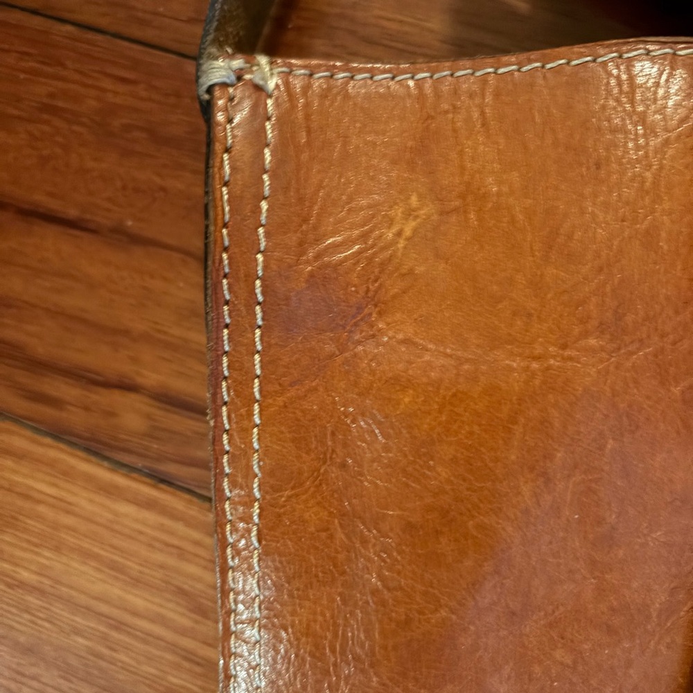 Vintage Tan Leather Messenger Bag. Patricia Nash - Picture 3 of 15